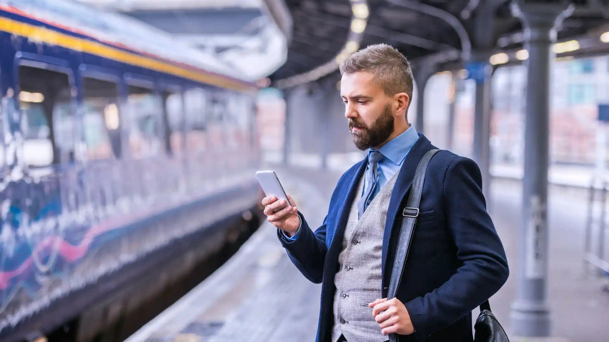 Why Visitors Look at Their Phones Instead of Your Screens ?